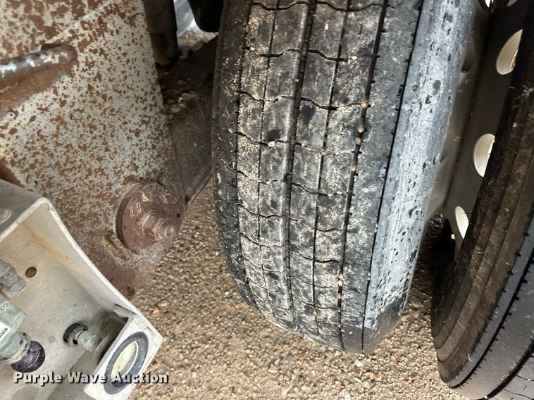 image for item ER8323 2012 Barrett livestock trailer