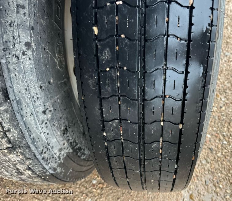 image for item ER8323 2012 Barrett livestock trailer