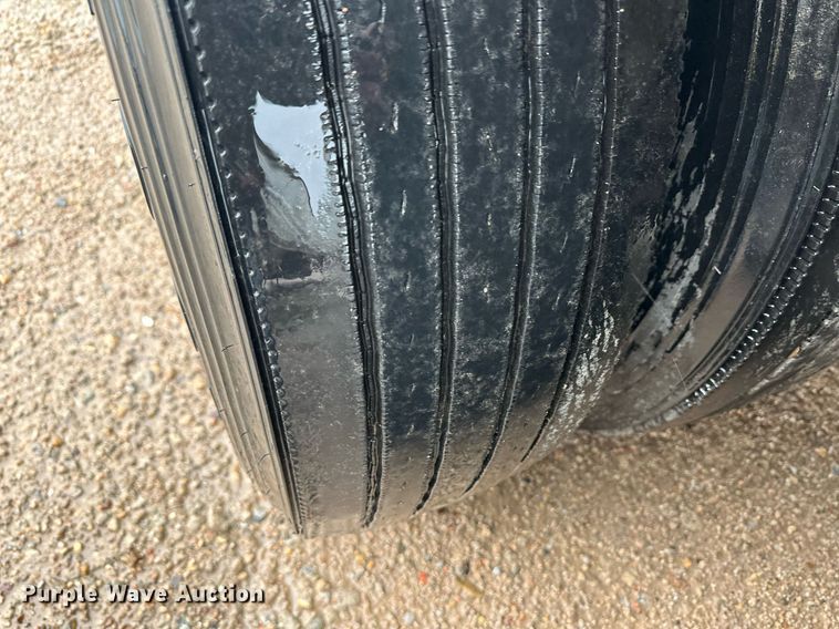 image for item ER8323 2012 Barrett livestock trailer