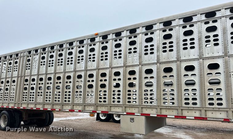 image for item ER8324 2000 Wilson PSAL-303P livestock trailer