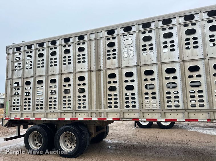 image for item ER8324 2000 Wilson PSAL-303P livestock trailer