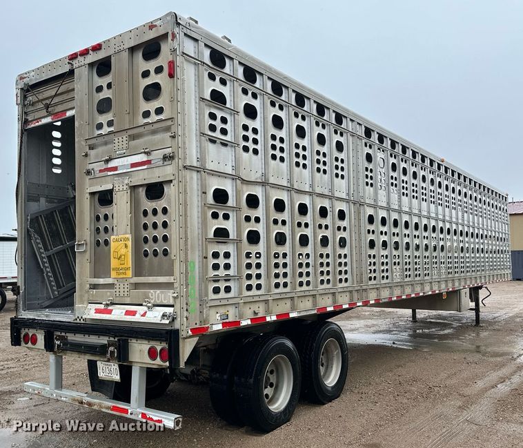 image for item ER8324 2000 Wilson PSAL-303P livestock trailer