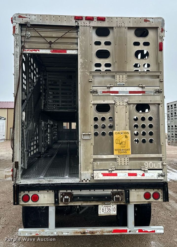 image for item ER8324 2000 Wilson PSAL-303P livestock trailer
