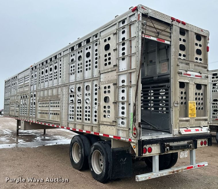 image for item ER8324 2000 Wilson PSAL-303P livestock trailer