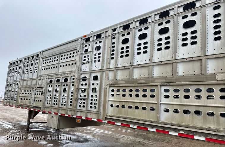 image for item ER8324 2000 Wilson PSAL-303P livestock trailer