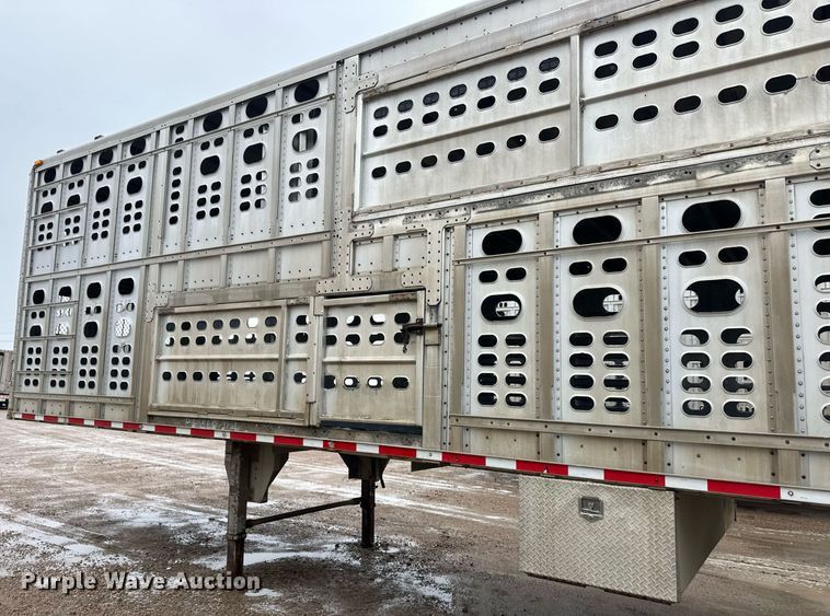image for item ER8324 2000 Wilson PSAL-303P livestock trailer