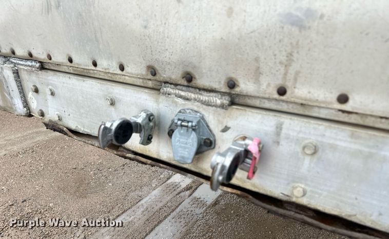 image for item ER8324 2000 Wilson PSAL-303P livestock trailer