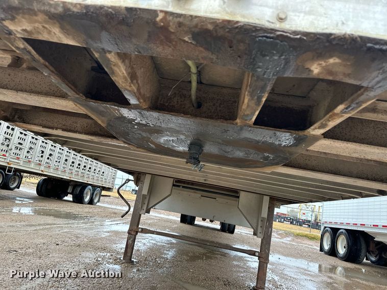 image for item ER8324 2000 Wilson PSAL-303P livestock trailer