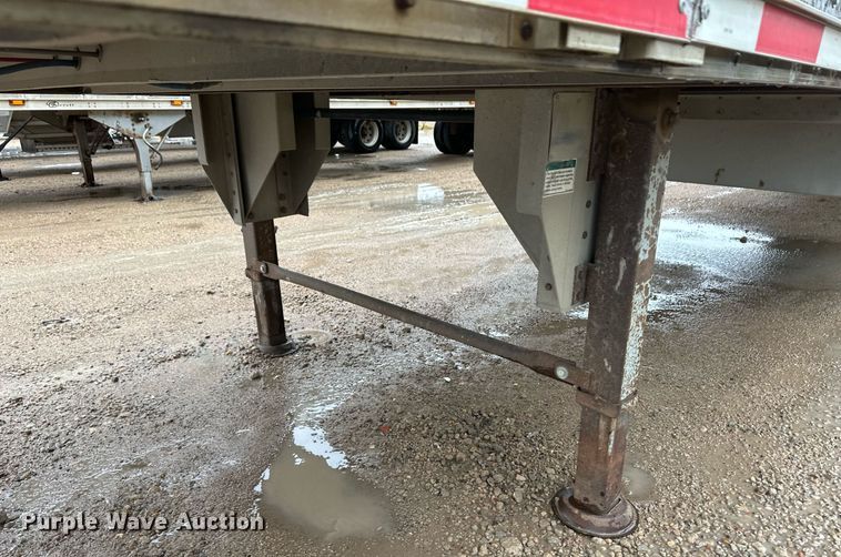 image for item ER8324 2000 Wilson PSAL-303P livestock trailer