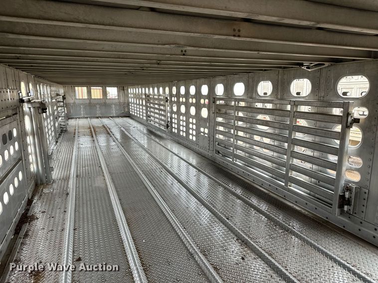 image for item ER8324 2000 Wilson PSAL-303P livestock trailer