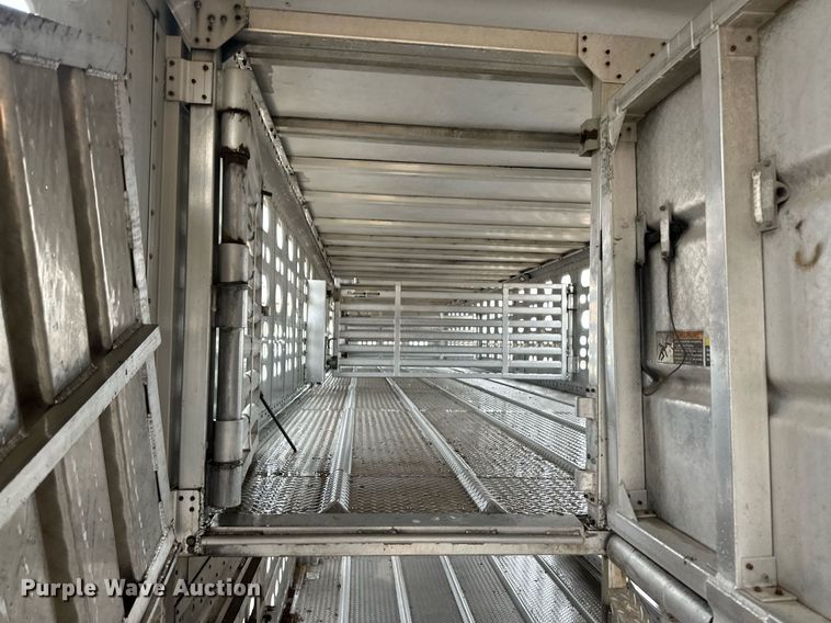 image for item ER8324 2000 Wilson PSAL-303P livestock trailer