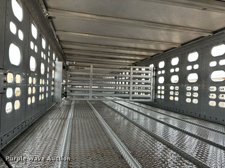 image for item ER8324 2000 Wilson PSAL-303P livestock trailer