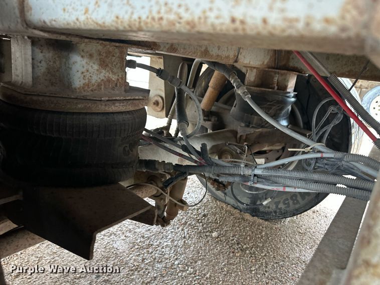 image for item ER8324 2000 Wilson PSAL-303P livestock trailer