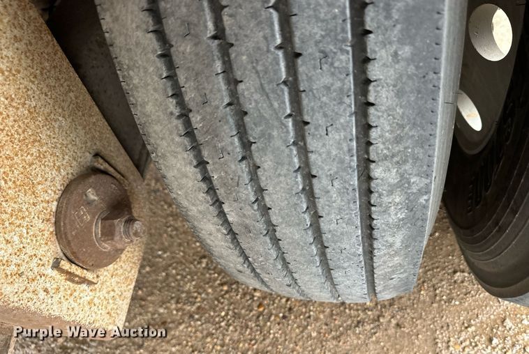 image for item ER8324 2000 Wilson PSAL-303P livestock trailer