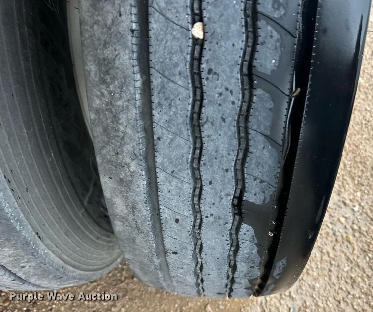 image for item ER8324 2000 Wilson PSAL-303P livestock trailer