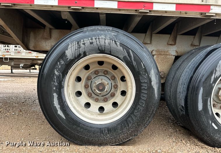 image for item ER8324 2000 Wilson PSAL-303P livestock trailer