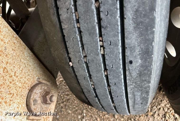 image for item ER8324 2000 Wilson PSAL-303P livestock trailer