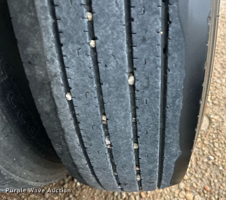 image for item ER8324 2000 Wilson PSAL-303P livestock trailer