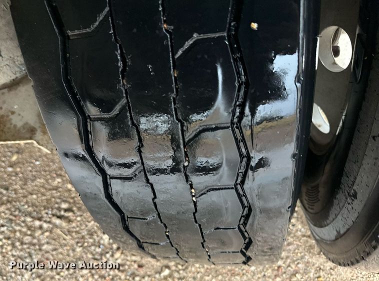 image for item ER8324 2000 Wilson PSAL-303P livestock trailer