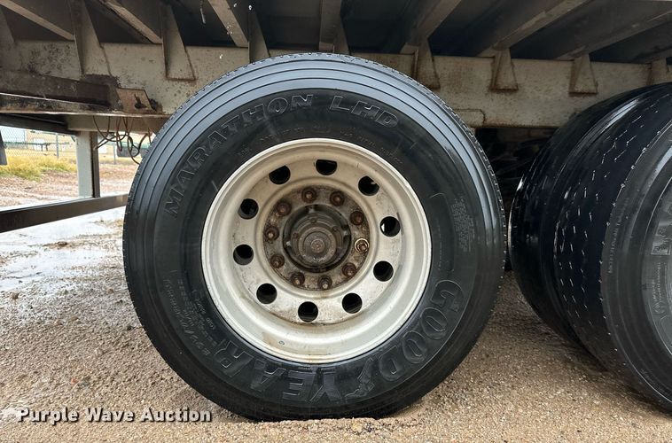 image for item ER8324 2000 Wilson PSAL-303P livestock trailer