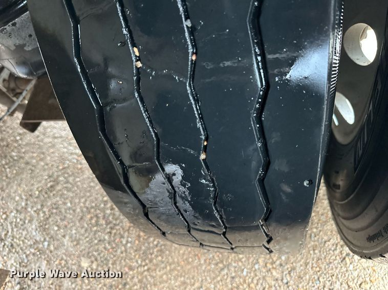 image for item ER8324 2000 Wilson PSAL-303P livestock trailer