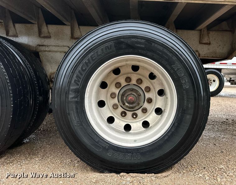 image for item ER8324 2000 Wilson PSAL-303P livestock trailer