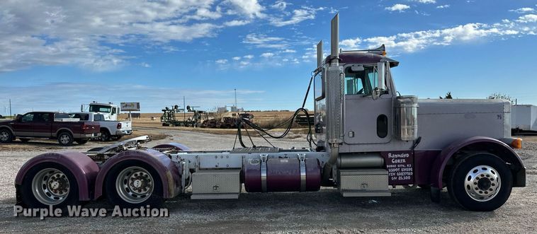 image for item ER8326 2004 Peterbilt 379 semi truck