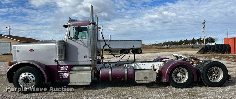 image for item ER8326 2004 Peterbilt 379 semi truck