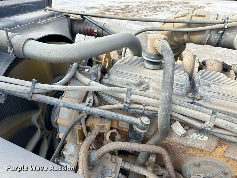 image for item ER8326 2004 Peterbilt 379 semi truck