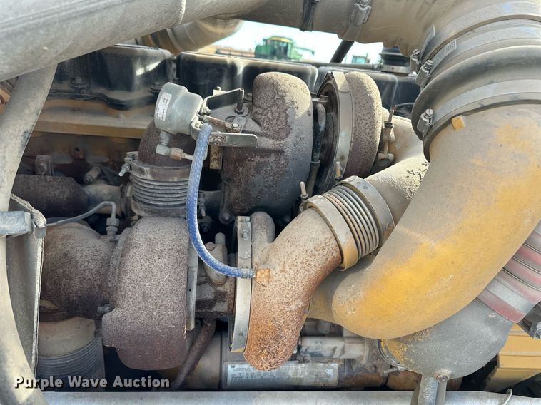 image for item ER8326 2004 Peterbilt 379 semi truck