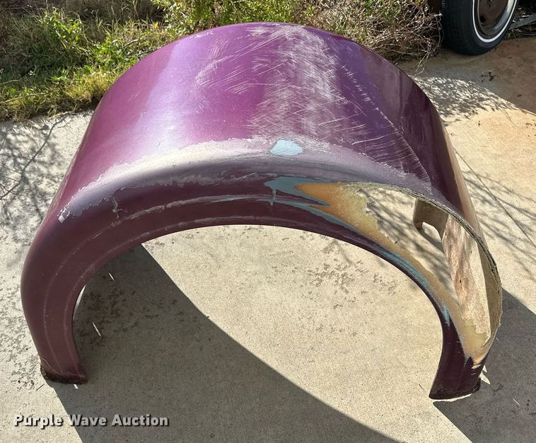 image for item ER8326 2004 Peterbilt 379 semi truck