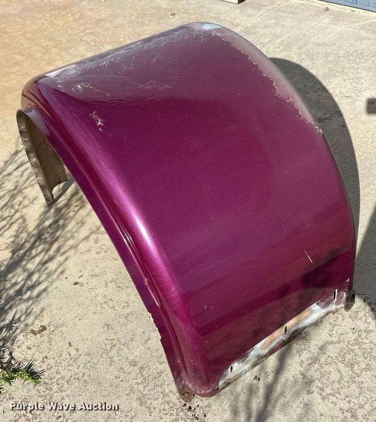 image for item ER8326 2004 Peterbilt 379 semi truck