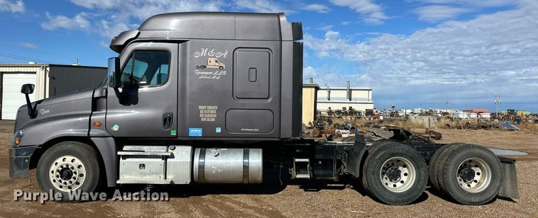image for item ER8335 2016 Freightliner Cascadia 125 semi truck