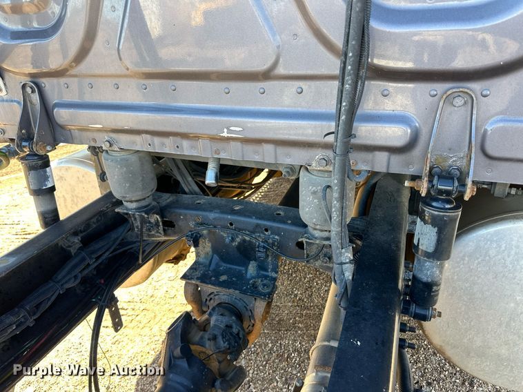 image for item ER8335 2016 Freightliner Cascadia 125 semi truck