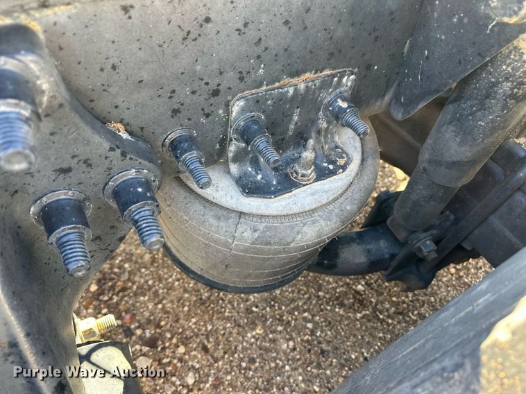 image for item ER8335 2016 Freightliner Cascadia 125 semi truck