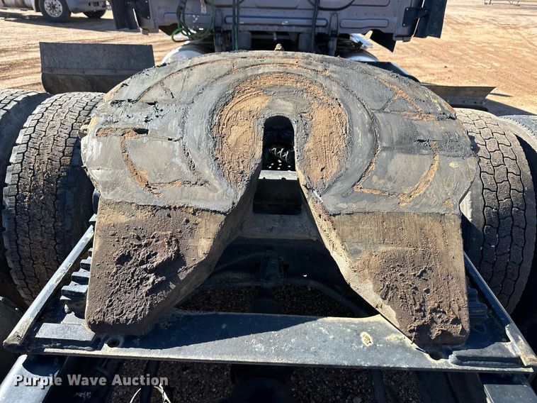 image for item ER8335 2016 Freightliner Cascadia 125 semi truck