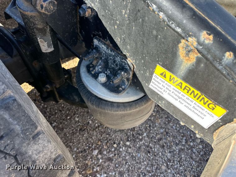 image for item ER8335 2016 Freightliner Cascadia 125 semi truck