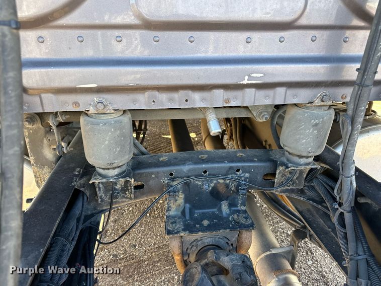 image for item ER8335 2016 Freightliner Cascadia 125 semi truck