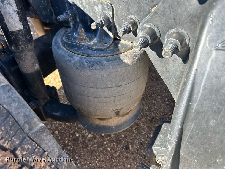 image for item ER8335 2016 Freightliner Cascadia 125 semi truck