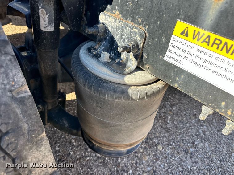 image for item ER8335 2016 Freightliner Cascadia 125 semi truck