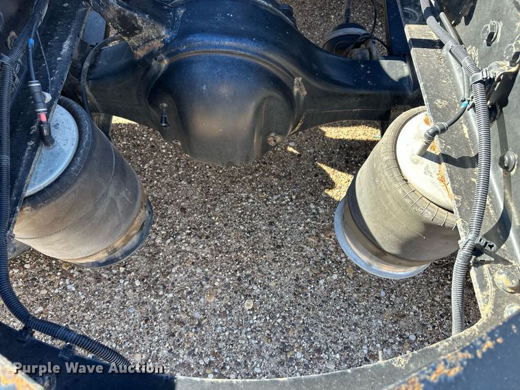 image for item ER8335 2016 Freightliner Cascadia 125 semi truck