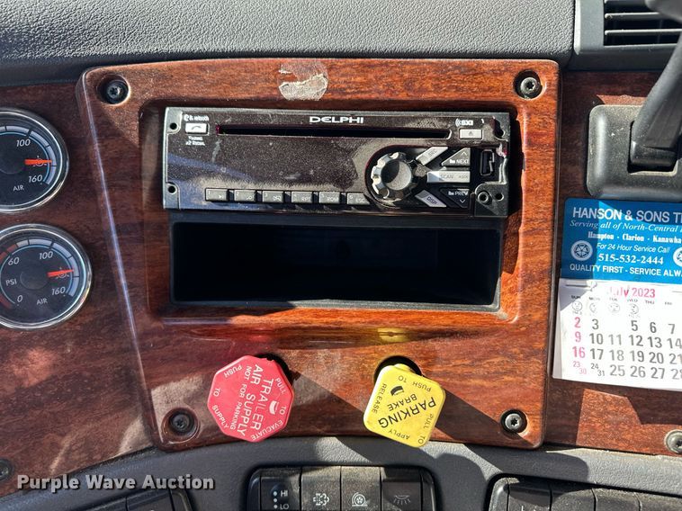 image for item ER8335 2016 Freightliner Cascadia 125 semi truck