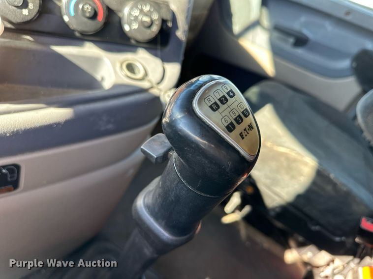 image for item ER8335 2016 Freightliner Cascadia 125 semi truck