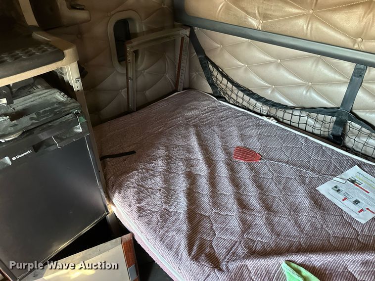 image for item ER8335 2016 Freightliner Cascadia 125 semi truck