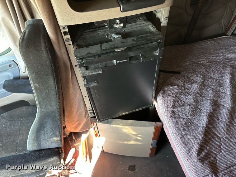 image for item ER8335 2016 Freightliner Cascadia 125 semi truck