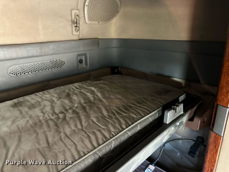 image for item ER8335 2016 Freightliner Cascadia 125 semi truck