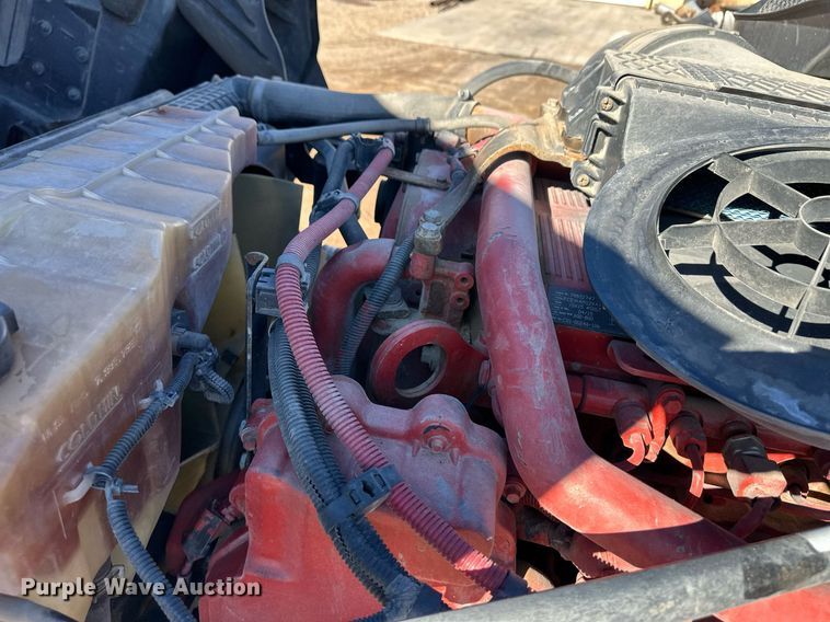 image for item ER8335 2016 Freightliner Cascadia 125 semi truck