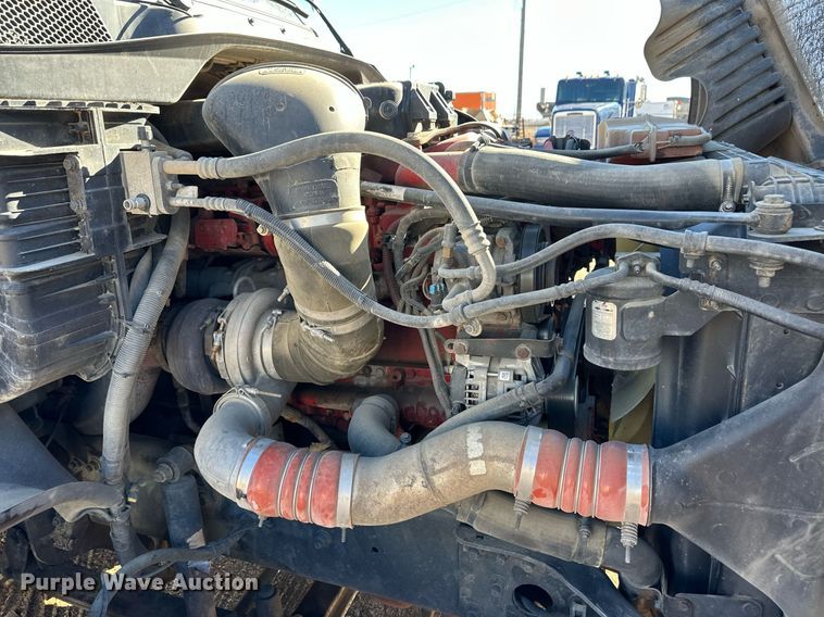 image for item ER8335 2016 Freightliner Cascadia 125 semi truck