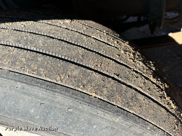 image for item ER8335 2016 Freightliner Cascadia 125 semi truck