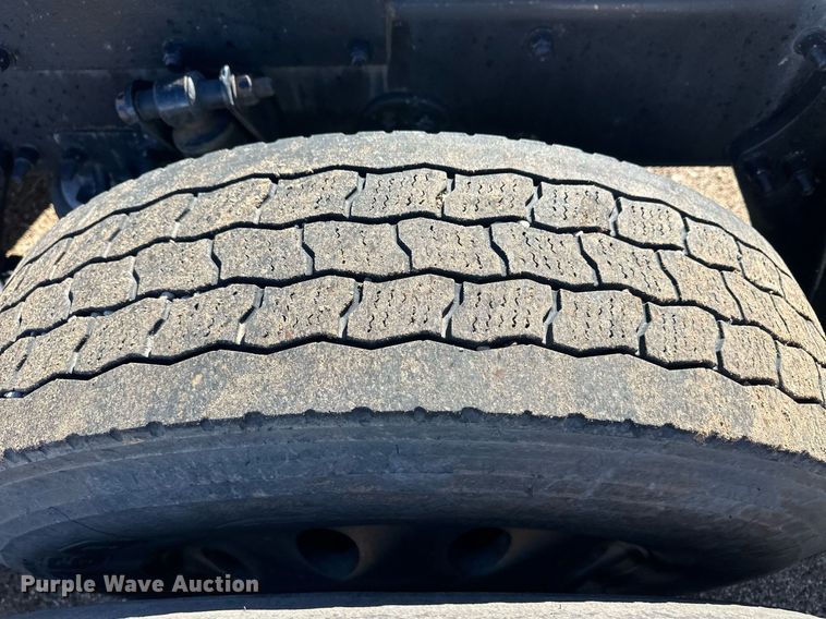 image for item ER8335 2016 Freightliner Cascadia 125 semi truck